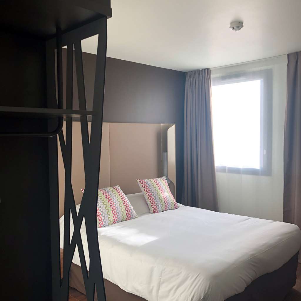 Campanile Marseille Est - Aubagne Hotel Room photo