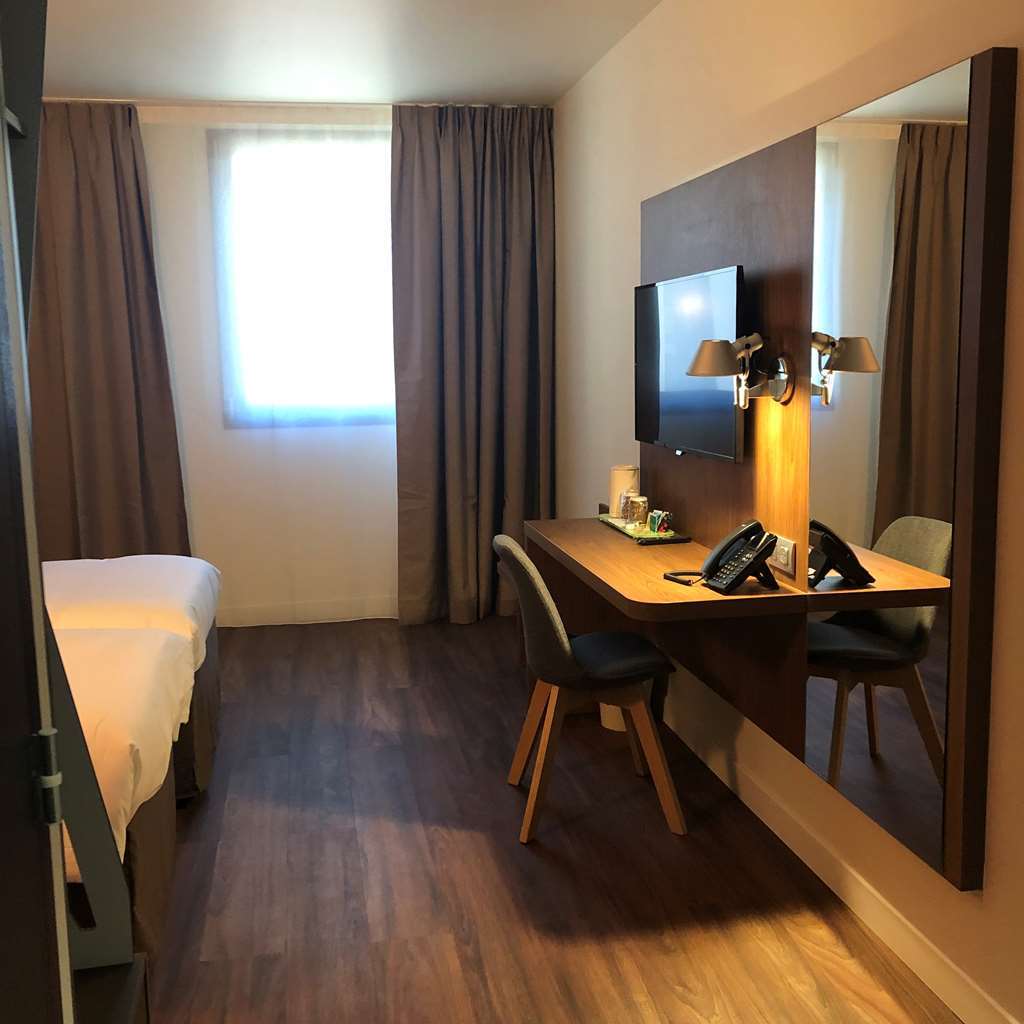 Campanile Marseille Est - Aubagne Hotel Room photo